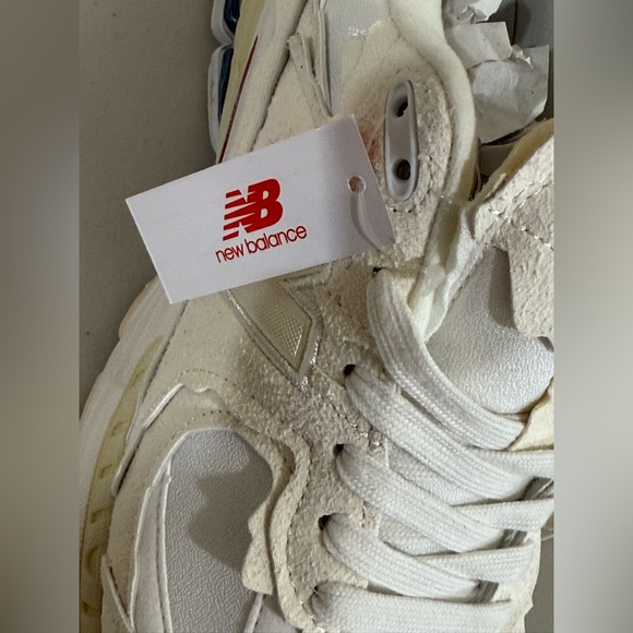 New Balance White Cream Interior Label Sneakers - Picture 7 of 12